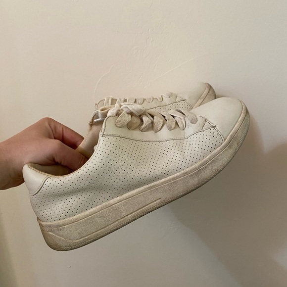 STEVE MADDEN DODGER CREAM IVORY PERFORATED FASHION SNEAKERS SIZE 8.5 - Picture 2 of 7